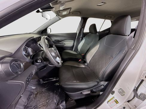 Used 2020 Nissan Kicks S image 22