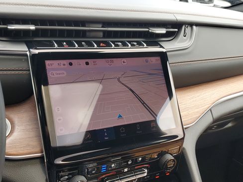 Used 2022 Jeep Grand Cherokee L Summit w/ Advanced Protech Group IV image 28