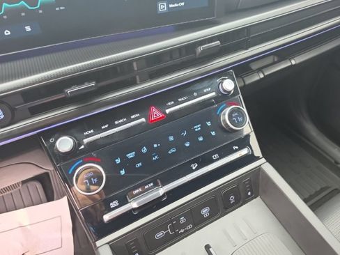 Used 2025 Hyundai Santa Fe Calligraphy FWD image 18