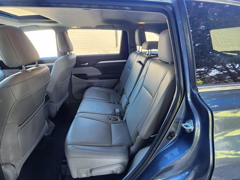 Used 2015 Toyota Highlander XLE AWD/4WD image 12