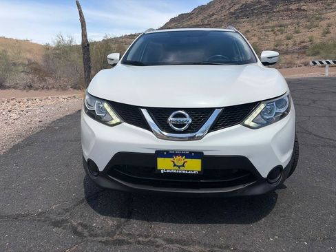 Used 2017 Nissan Rogue Sport SV FWD image 2