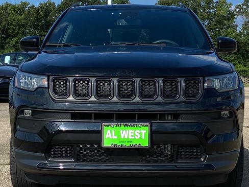 Used 2023 Jeep Compass Latitude w/ Sun and Sound Group AWD/4WD image 8