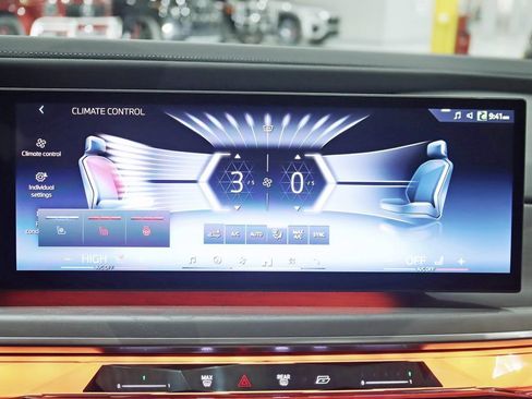 Used 2023 BMW i7 xDrive60 w/ Executive Package 2 AWD/4WD image 23