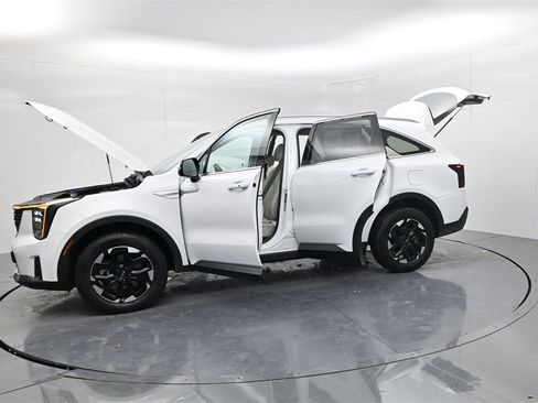 Certified 2025 Kia Sorento S image 58