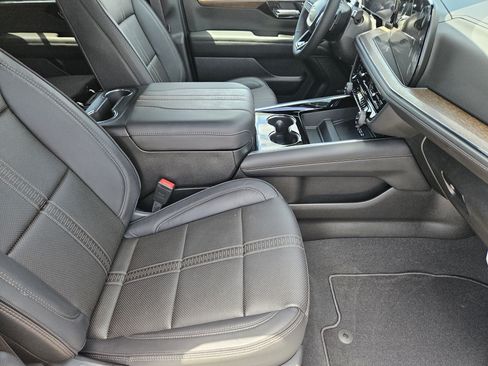 New 2026 Chevrolet Tahoe High Country AWD/4WD image 10