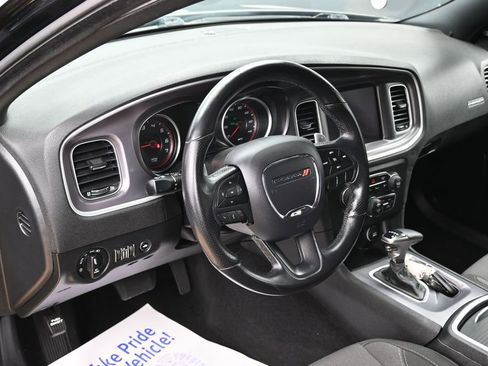 Used 2019 Dodge Charger SXT AWD/4WD image 18
