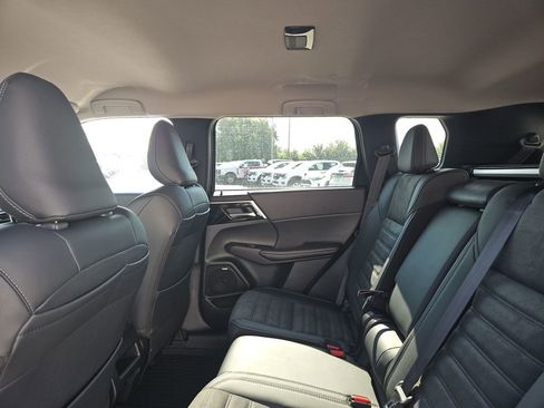 New 2025 Mitsubishi Outlander SE image 20