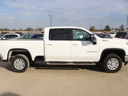 Used 2021 Chevrolet Silverado 2500 LT w/ Z71 Off-Road Package image 4