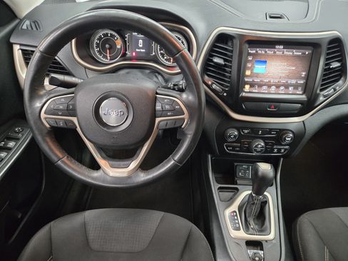 Used 2016 Jeep Cherokee Latitude w/ Comfort/Convenience Group FWD image 8
