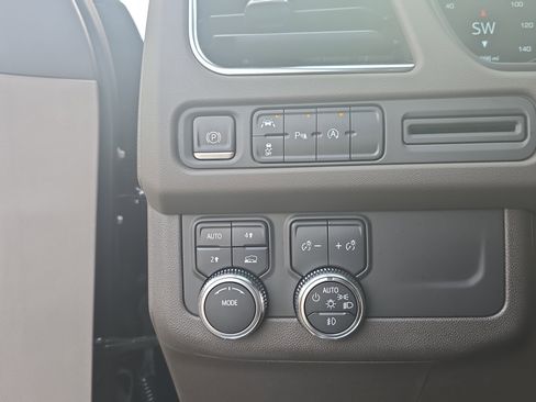 Used 2023 GMC Yukon SLT image 26