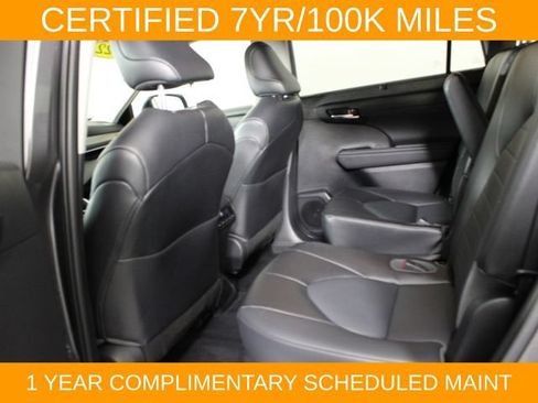 Used 2022 Toyota Highlander XLE AWD/4WD image 14