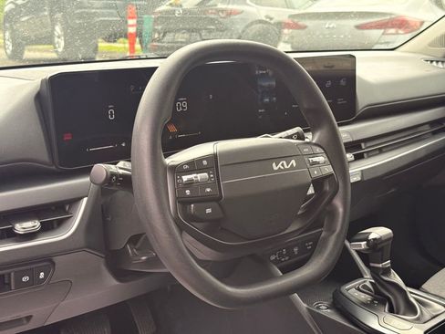 Used 2025 Kia K4 FWD image 26