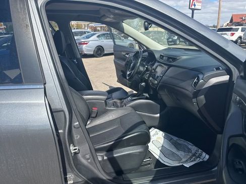 Used 2018 Nissan Rogue SL w/ Premium Package image 15