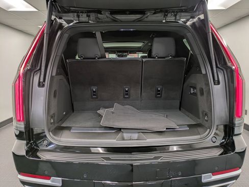 Used 2025 Cadillac Escalade Premium Luxury image 24