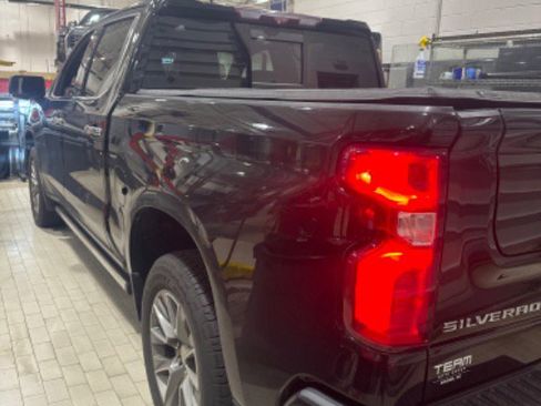 Used 2021 Chevrolet Silverado 1500 High Country w/ Technology Package image 9