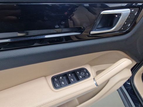 Used 2023 Porsche Cayenne image 11