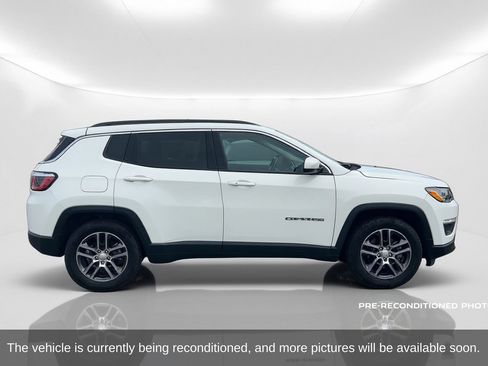 Used 2018 Jeep Compass Latitude w/ Popular Equipment Group FWD image 4