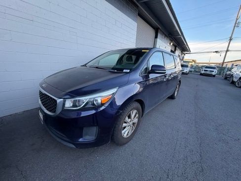 Used 2018 Kia Sedona LX FWD image 1
