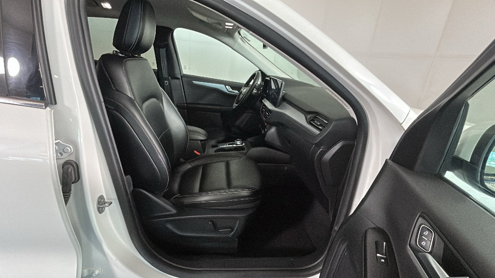 Used 2024 Ford Escape Platinum AWD/4WD image 37