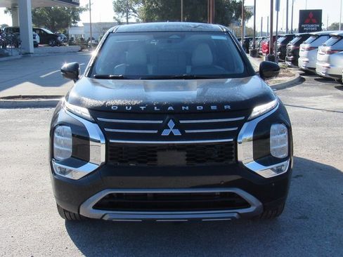 New 2025 Mitsubishi Outlander SE image 6