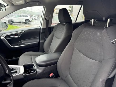 Used 2024 Toyota RAV4 XLE FWD image 24