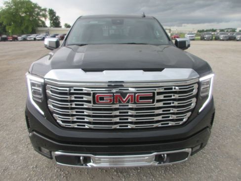 New 2026 GMC Sierra 1500 Denali w/ Denali Reserve Package AWD/4WD image 11