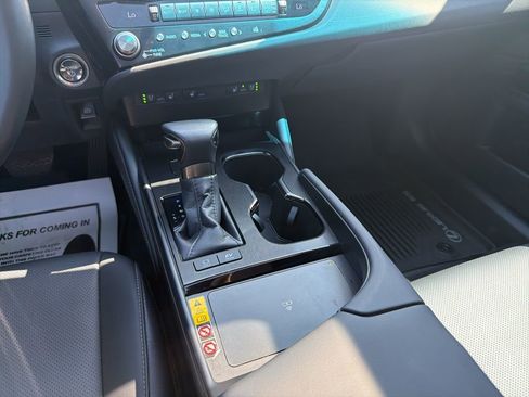 Used 2025 Lexus ES 300h F Sport w/ Accessory Package (Z1) image 16
