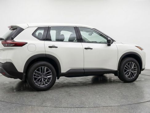 Used 2023 Nissan Rogue S image 9