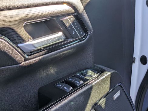 Used 2024 GMC Sierra 2500 AT4 w/ AT4 Premium Plus Package image 13