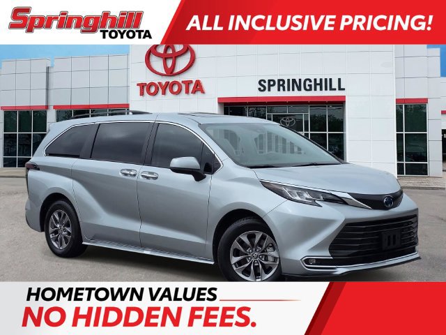 Certified 2023 Toyota Sienna XLE FWD image 1