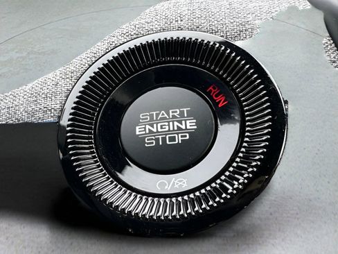 Certified 2025 Jeep Compass Sport image 19