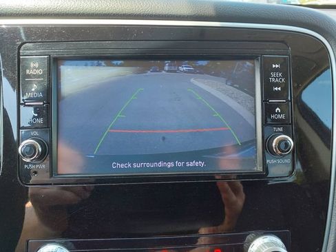 Used 2020 Mitsubishi Outlander ES FWD image 13