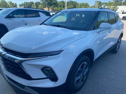 Used 2023 Chevrolet Blazer LT w/ Convenience Package FWD image 3