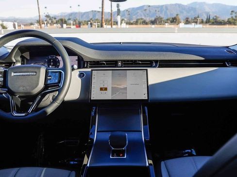 Used 2024 Land Rover Range Rover Evoque Dynamic SE image 13