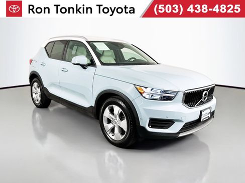 Used 2019 Volvo XC40 T5 Momentum AWD/4WD image 1