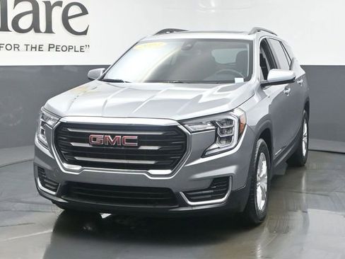 Used 2023 GMC Terrain SLE w/ Driver Convenience Package image 7