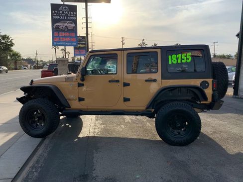 Used 2014 Jeep Wrangler Unlimited Sahara AWD/4WD image 3