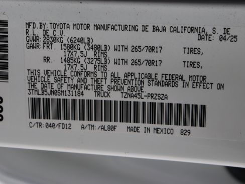 Certified 2025 Toyota Tacoma TRD Off-Road image 40