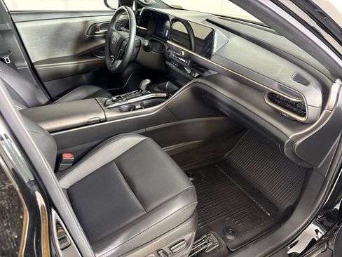 Used 2025 Toyota Crown AWD/4WD image 16