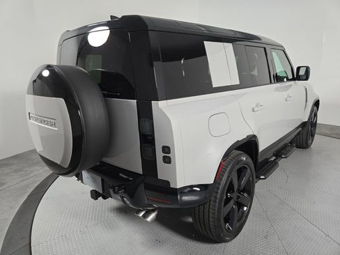 New 2026 Land Rover Defender 110 X-Dynamic SE AWD/4WD image 2