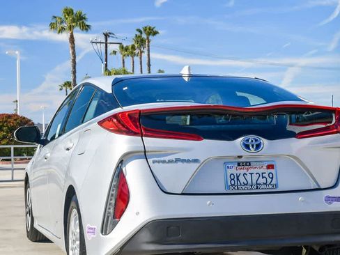 Used 2019 Toyota Prius Prime Advanced image 6