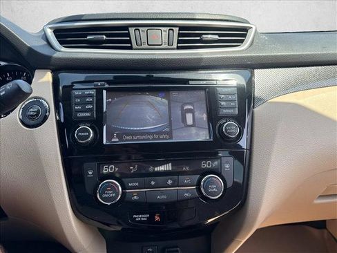 Used 2016 Nissan Rogue SL w/ SL Premium Package FWD image 14