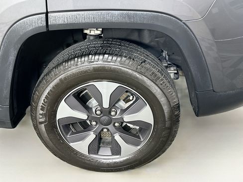 Used 2022 Jeep Grand Cherokee Limited 4xe w/ Luxury Tech Group II AWD/4WD image 11