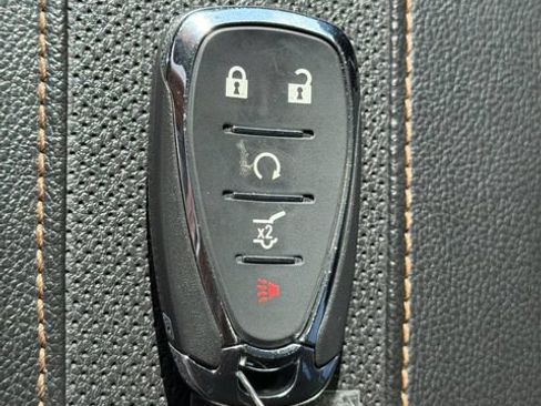 Used 2021 Chevrolet Traverse Premier FWD image 32