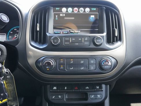 Used 2017 GMC Canyon Denali image 8