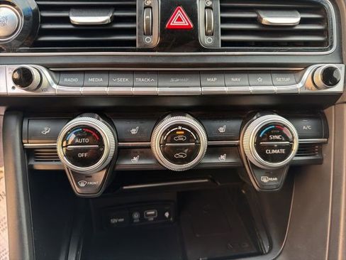 Used 2019 Genesis G70 2.0T Advanced w/ Sport Package image 35