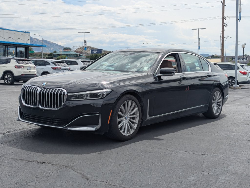 Used 2022 BMW 740i w/ Premium Package RWD image 9