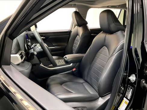 Certified 2024 Toyota Highlander XLE image 26