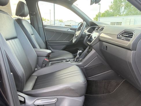 Certified 2023 Volkswagen Tiguan SE R-Line AWD/4WD image 19