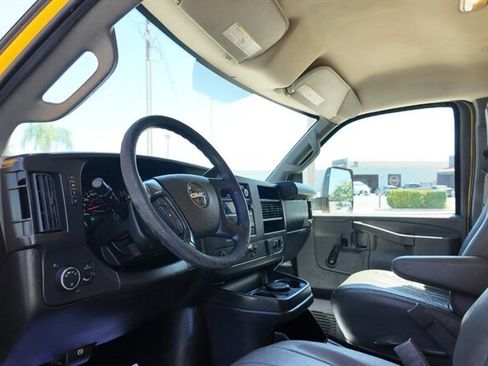 Used 2016 GMC Savana 3500 Extended image 11